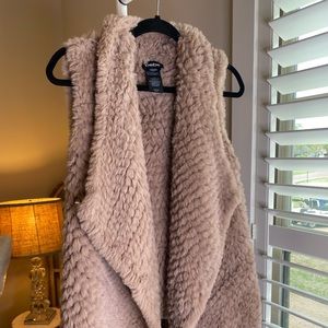 Bebe fur vest Size M/L